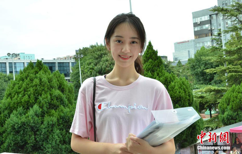 北京電影學(xué)院の新學(xué)期スタート！スターの風(fēng)格十分な新入生続々と