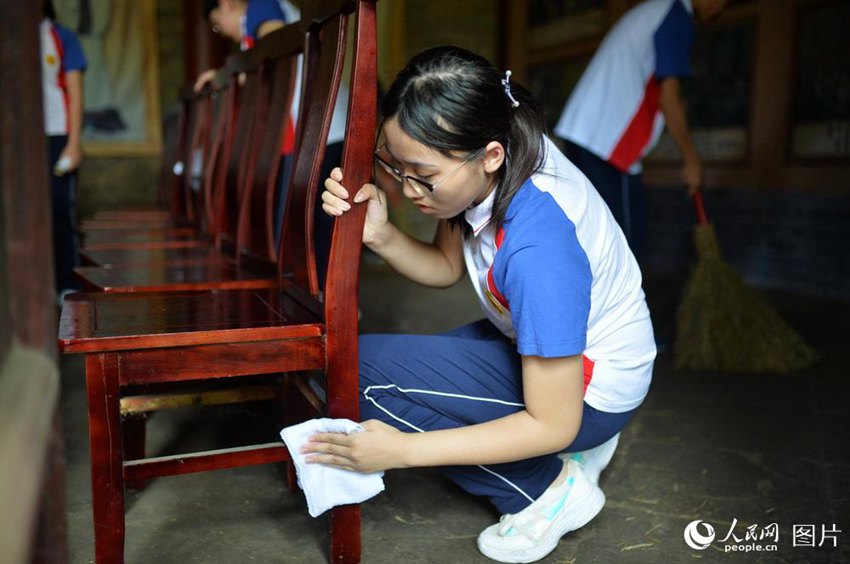 新學(xué)期スタート！済南の中學(xué)生が洙泗書院で伝統(tǒng)文化體験とボランティア