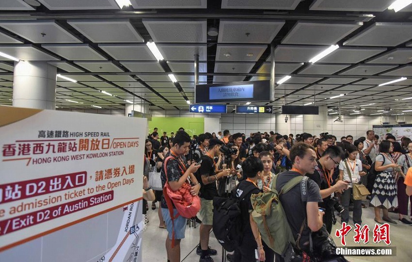 広深港高速鉄道の西九龍駅が初のオープンデー