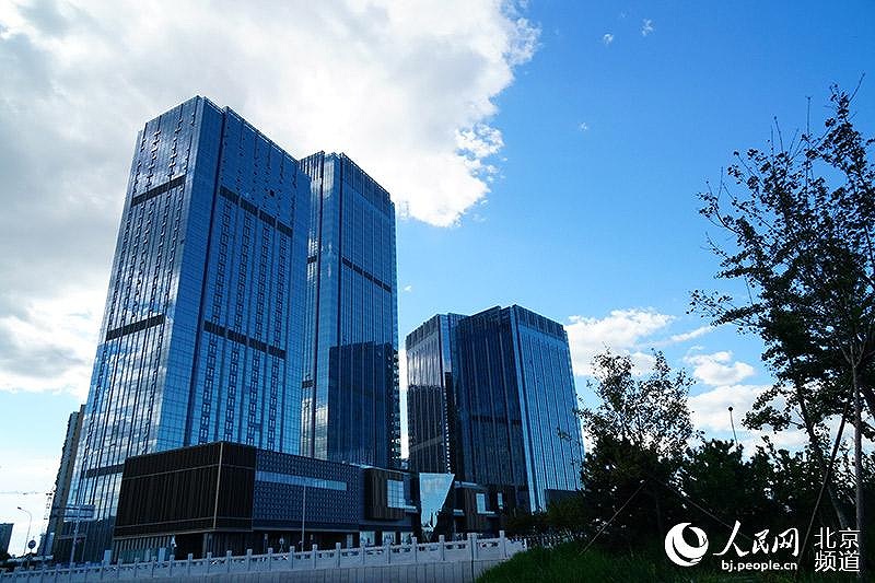 北京にサファイアのように澄みきった青空広がる