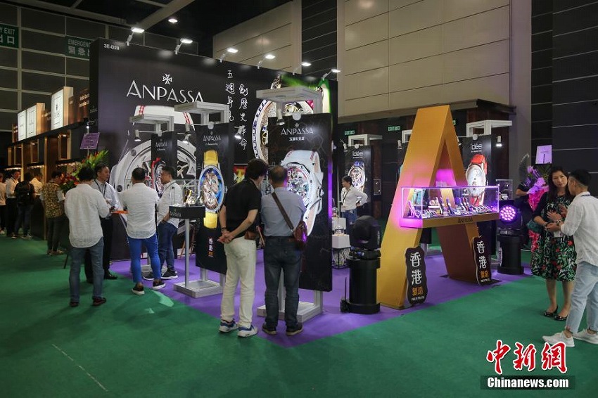 世界最大級の時計専門の展示見本市が香港で開幕