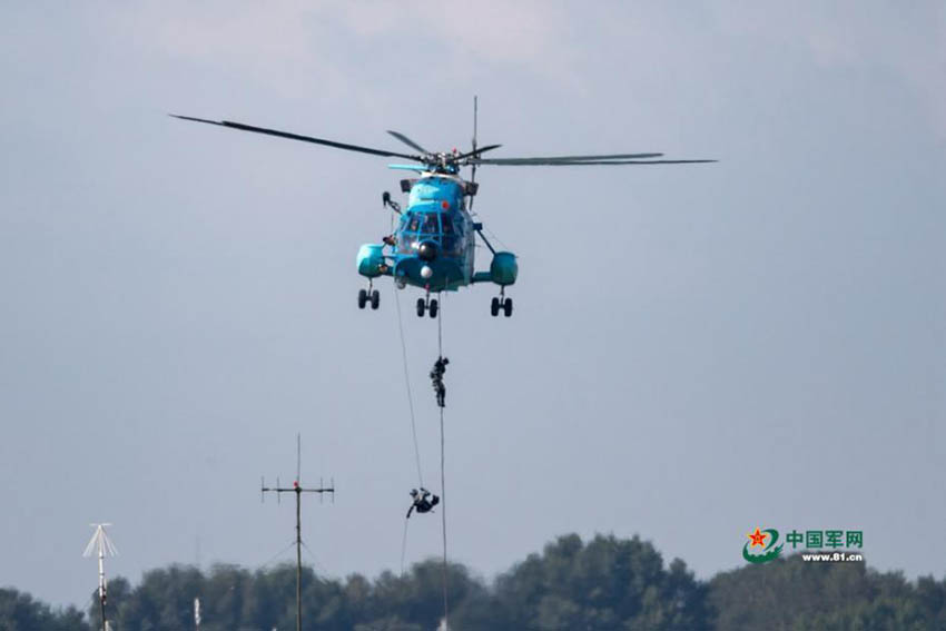 様々な視點(diǎn)から見た空軍の開放イベント