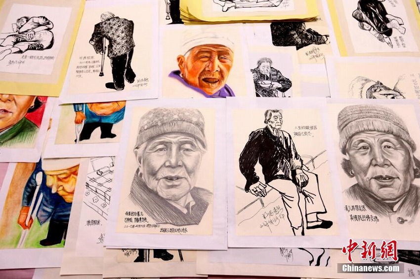 西安の60代男性が母親のために描き続けた肖像畫