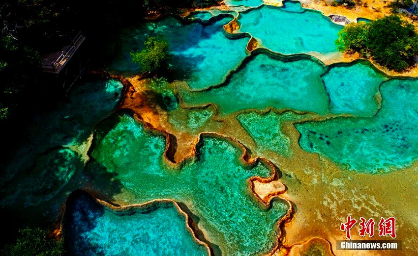 まるで神話の世界のような美しさ！上空から捉えた四川省の絶景