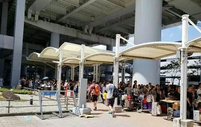 臺風21號で関空に孤立の中國人を在大阪総領(lǐng)事館が全力で救助搬送