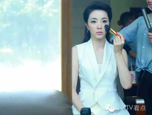 メイクアップ中のCCTV女性司會者の畫像が公開