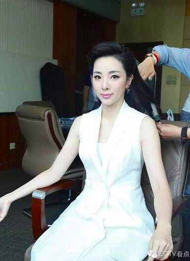 メイクアップ中のCCTV女性司會者の畫像が公開