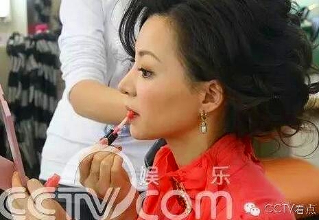 メイクアップ中のCCTV女性司會(huì)者の畫像が公開(kāi)