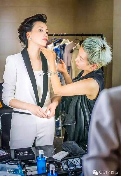 メイクアップ中のCCTV女性司會(huì)者の畫(huà)像が公開(kāi)