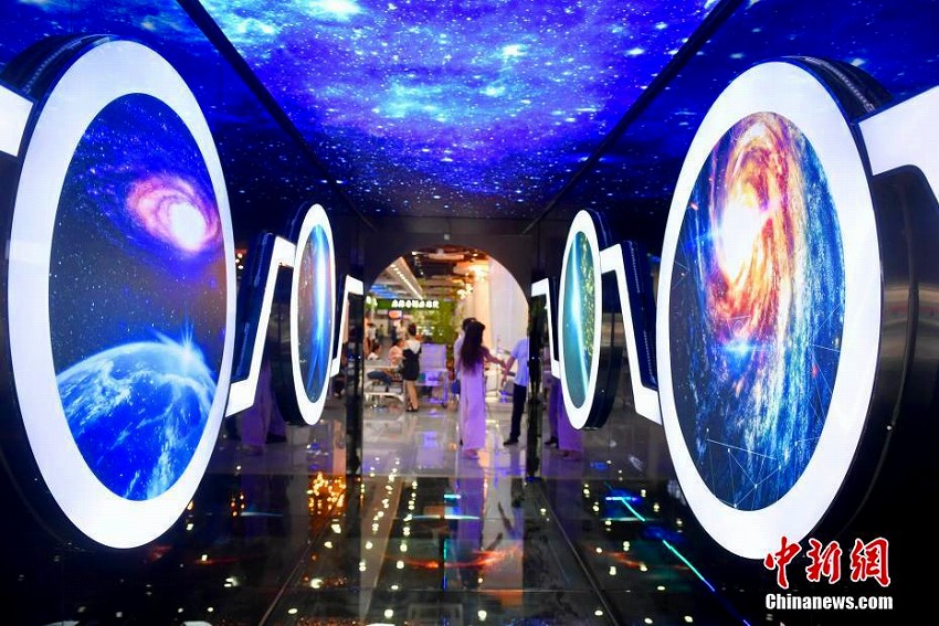 星空の下で學(xué)食はいかが？　福建省の大學(xué)食堂がリニューアル