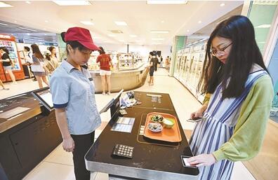 人民大學(xué)學(xué)食で最先端技術(shù)導(dǎo)入　スマート會(huì)計(jì)で支払いがわずか3秒に