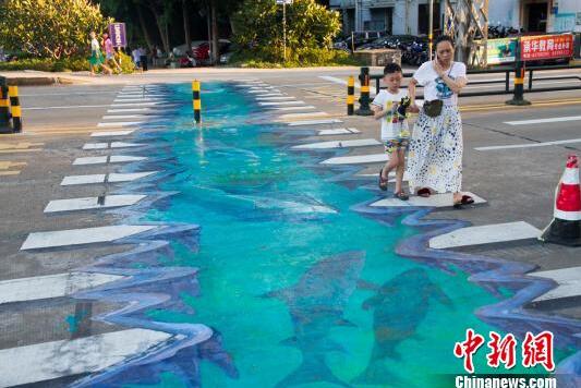「海洋世界」がテーマの3D橫斷歩道、海南省海口市で初登場(chǎng)