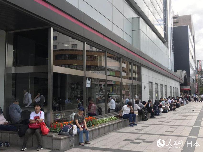 北海道膽振東部地震の影響で札幌の交通はほぼマヒ、市民の生活にも打撃