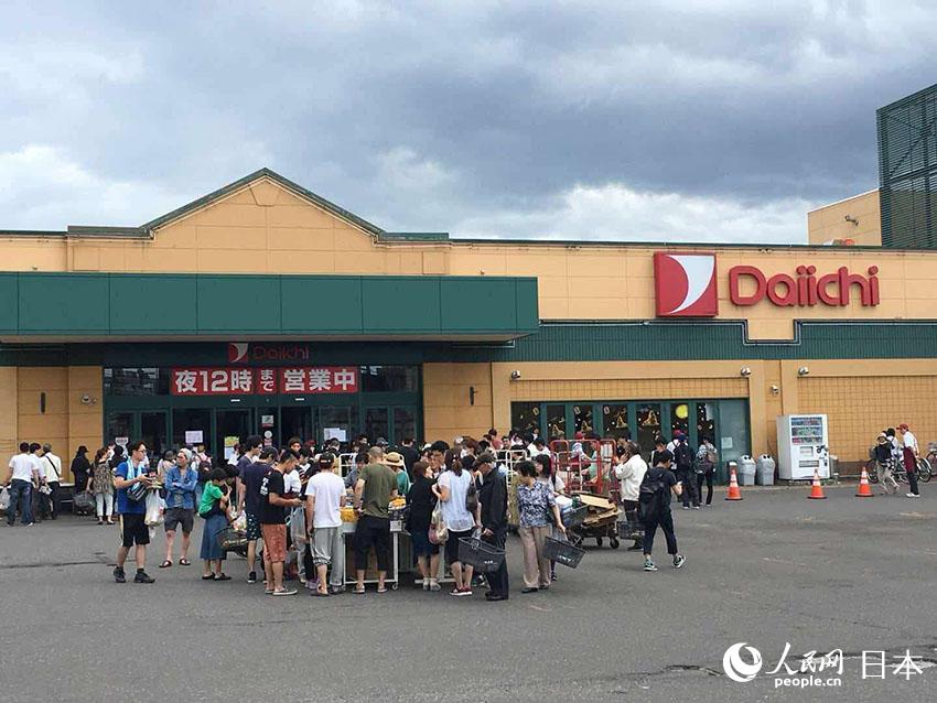 北海道膽振東部地震の影響で札幌の交通はほぼマヒ、市民の生活にも打撃