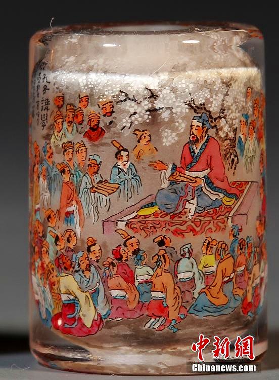 指先サイズの鼻煙壺に鳥167羽　「內(nèi)畫」の超絶技巧