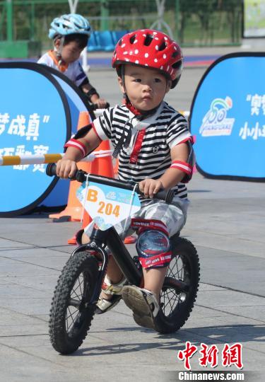 チビッ子ライダーの熱き戦い！江西省でキッズランニングバイク大會　