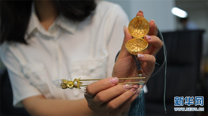 時(shí)代ドラマで注目の伝統(tǒng)ジュエリー　伝統(tǒng)工蕓學(xué)ぶ昆明の大學(xué)生たち