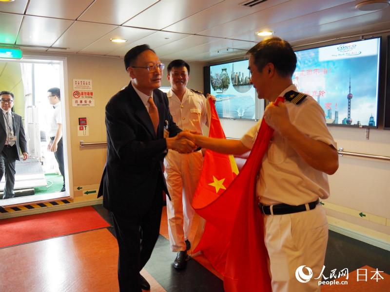 臺風の影響で足止めされていた中國人旅客ら、空路や海路で帰國の途に