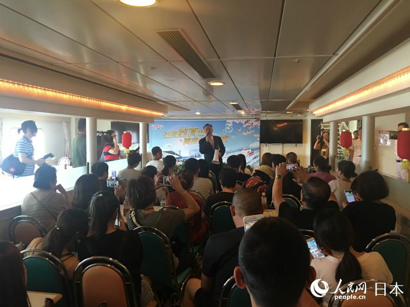 臺(tái)風(fēng)の影響で足止めされていた中國(guó)人旅客ら、空路や海路で帰國(guó)の途に