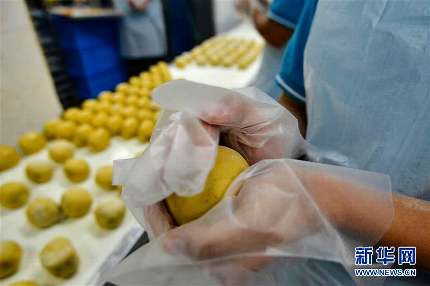 中秋節(jié)控え、マレーシアの老舗でも月餅作りピークに