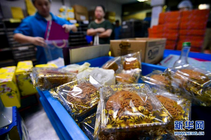 中秋節(jié)控え、マレーシアの老舗でも月餅作りピークに