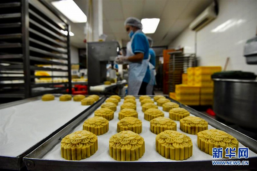 中秋節(jié)控え、マレーシアの老舗でも月餅作りピークに