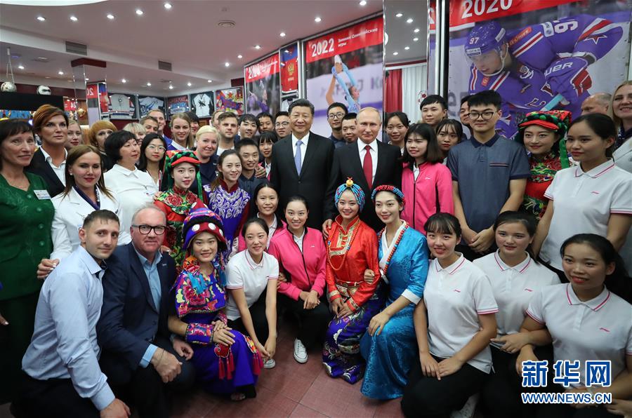 中露首脳が「海洋」全露子供センターを訪問