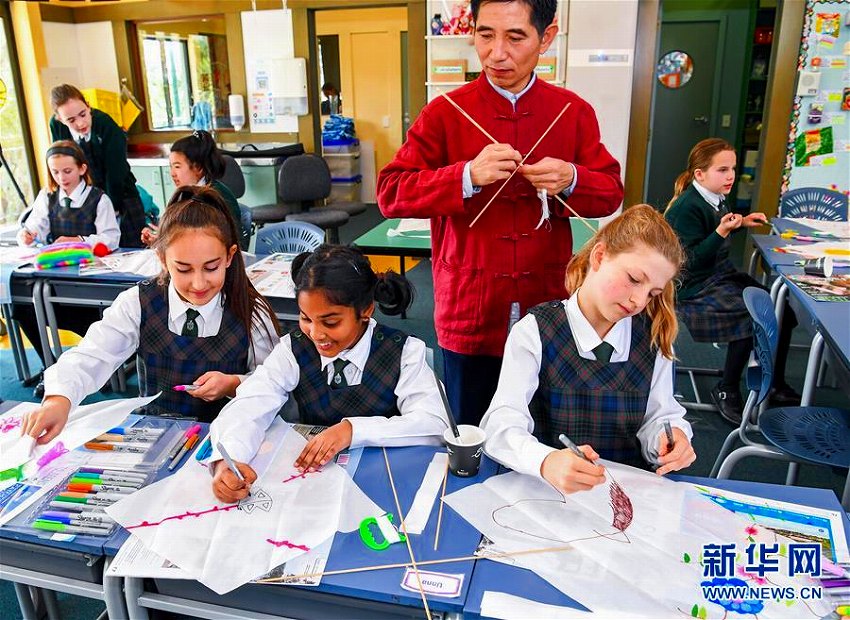 中國の凧、NZに飛ぶ