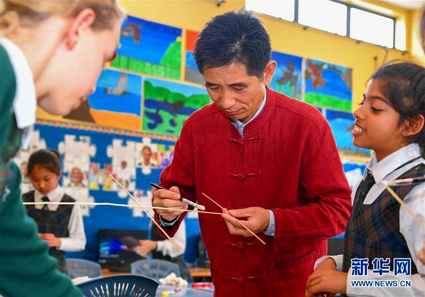 中國(guó)の凧、NZに飛ぶ