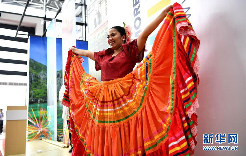 中國(guó)-ASEAN博覧會(huì)　民族衣裝の饗宴