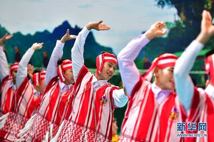 中國-ASEAN博覧會　民族衣裝の饗宴