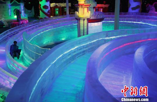 北國の氷の彫刻で常州嬉戯谷に「雪と氷の絶景」