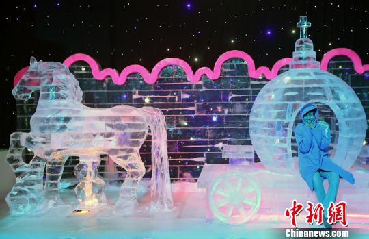 北國の氷の彫刻で常州嬉戯谷に「雪と氷の絶景」