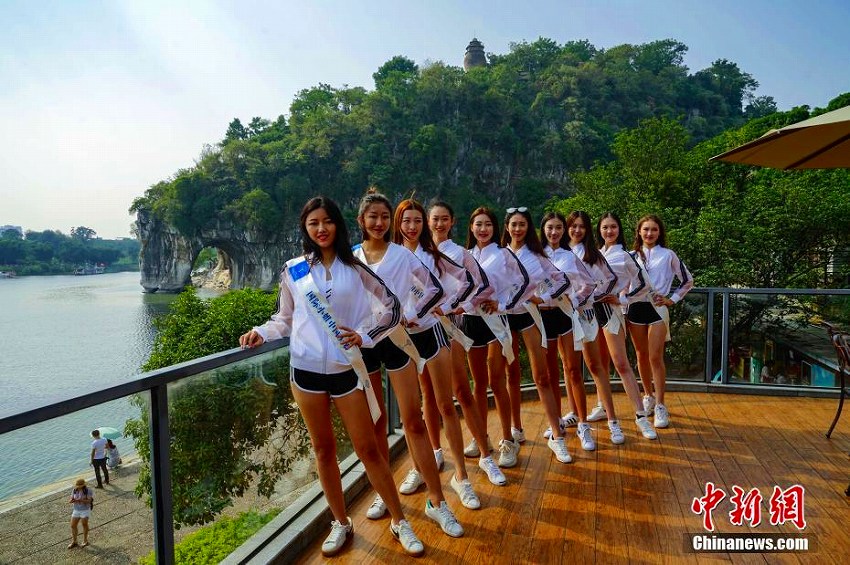 ミス?インターナショナル中國大會のファイナリストら桂林でグラビア撮影