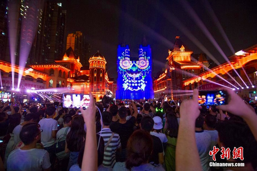 光とアートの世界広がる　武漢市でイルミネーションショー