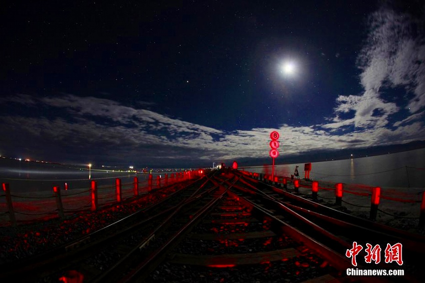 スカイミラー「チャカ塩湖」が「最も美しい星空を撮影できる場所」に