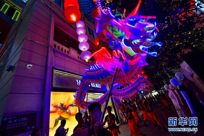 中秋節(jié)を歓迎するLEDファイアードラゴン　香港地區(qū)