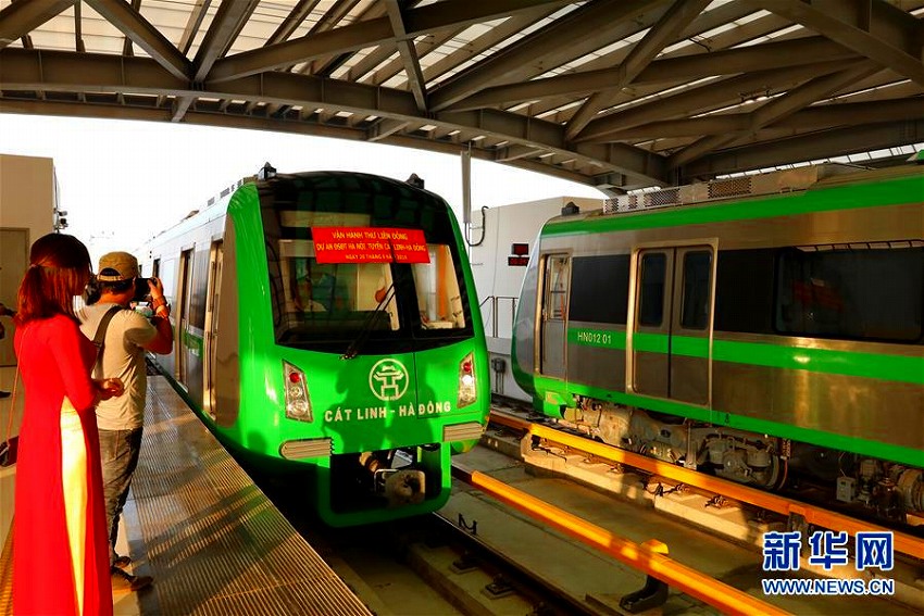 中國(guó)企業(yè)が建設(shè)したベトナム初の都市型ライトレールが試運(yùn)転開(kāi)始