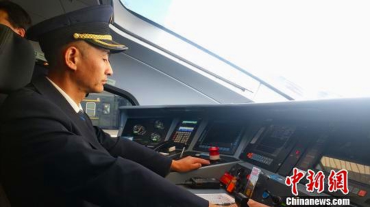 中國全土と高速鉄道網(wǎng)でつながった甘粛省敦煌市