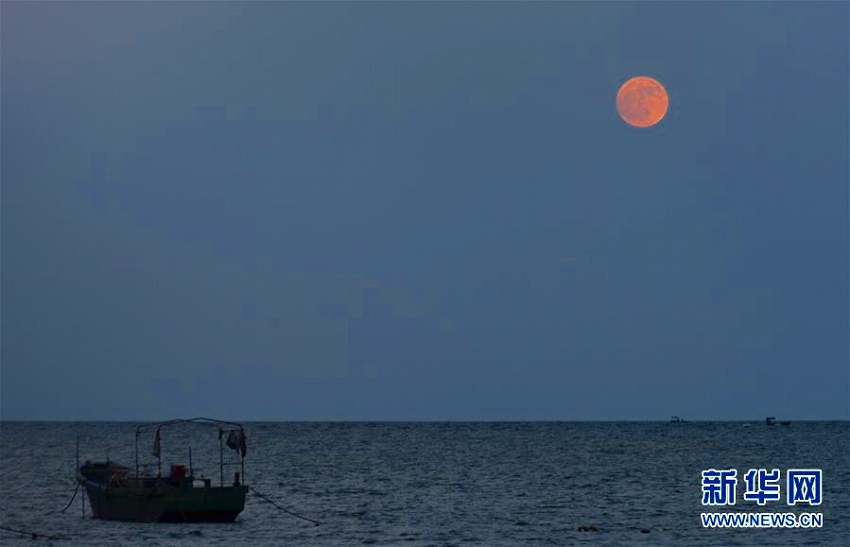 中秋節(jié)の夜空を照らす満月