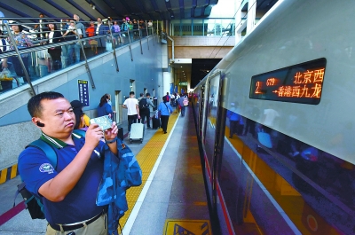 香港と大陸部を結(jié)ぶ高速鉄道　開通初日は延べ7萬5千人が利用