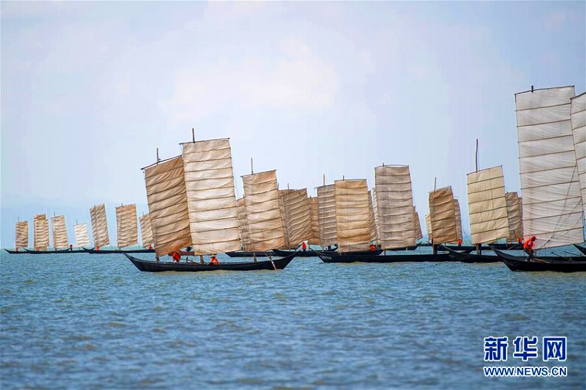 雲(yún)南省の湖に漁獲シーズン到來