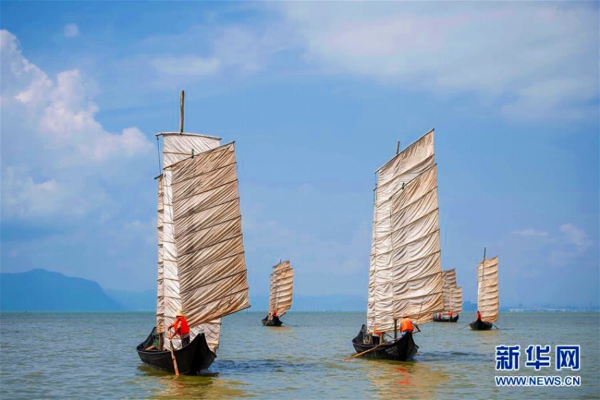 雲(yún)南省の湖に漁獲シーズン到來(lái)