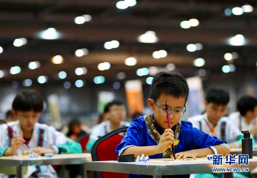 粵港澳大灣區(qū)の青年2千人以上が共に「儒」の字を書いてギネス記録