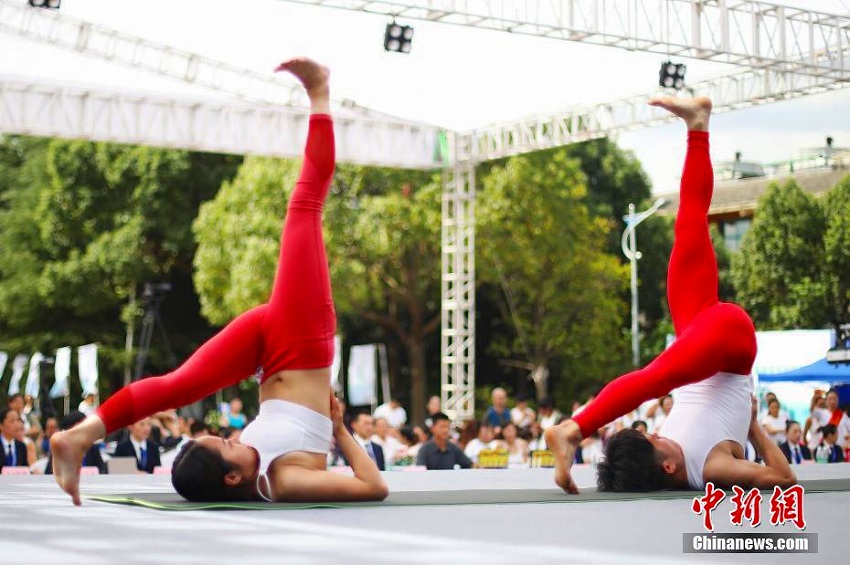 ヨガの達(dá)人たちが大會(huì)で「健康と美」アピール　南京市