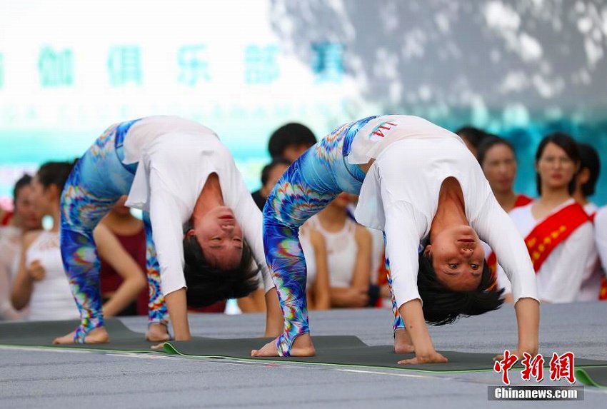 ヨガの達人たちが大會で「健康と美」アピール　南京市