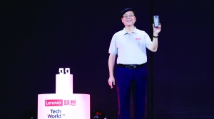 レノボが他社に先駆け、5G攜帯を発表