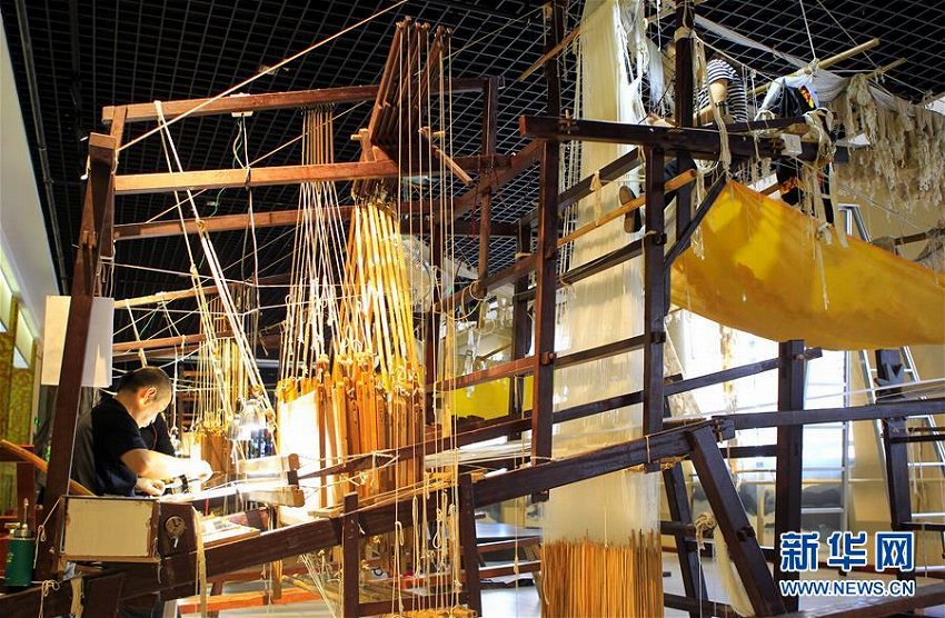 中國伝統(tǒng)の手織り工蕓「南京雲錦」