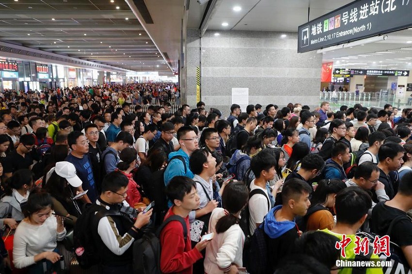 國慶節(jié)連休最終日、中國各地でUターンラッシュ