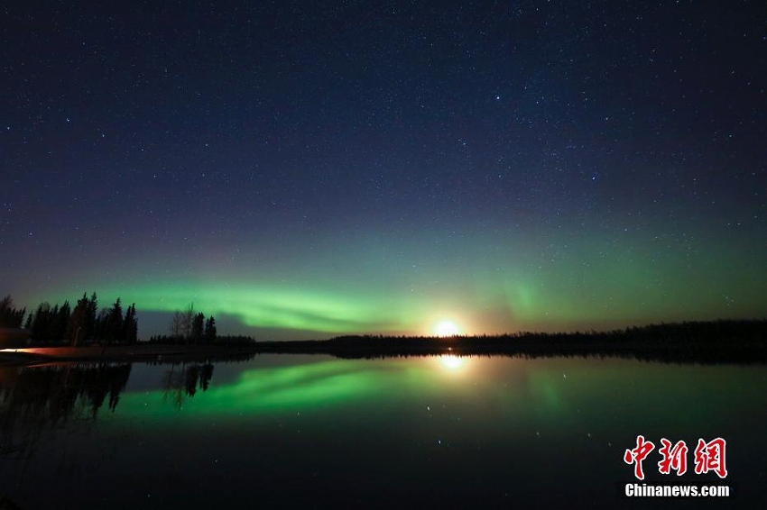 米アラスカで中國(guó)人観光客がオーロラ鑑賞